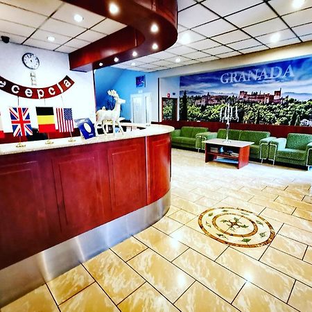 Hotel Granada Ostrow Wielkopolski Ngoại thất bức ảnh