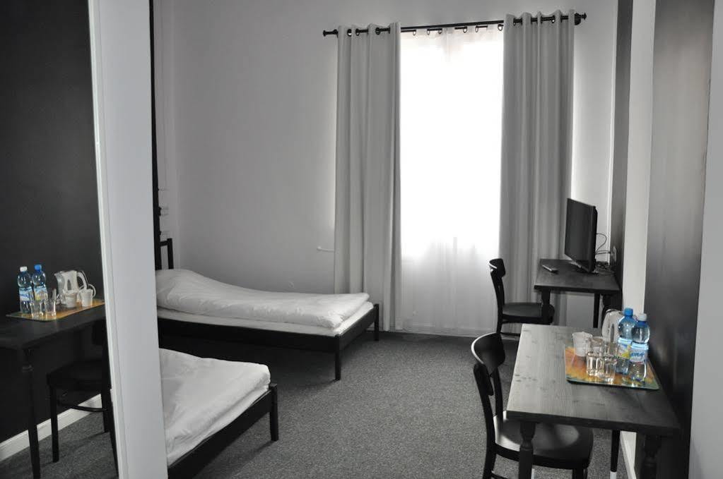 Hotel Granada Ostrow Wielkopolski Ngoại thất bức ảnh